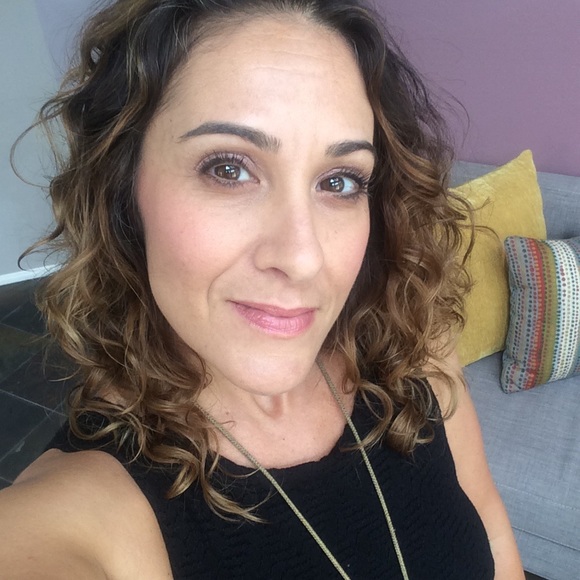 Meet your Posher, Christina - Picture 1 of 1